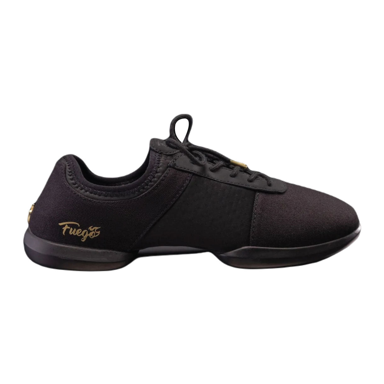 Fuego Dance Sneakers Split Sole in Schwarz mit stoßdämpfenden Einlegesohlen auf weißem Hintergrund.